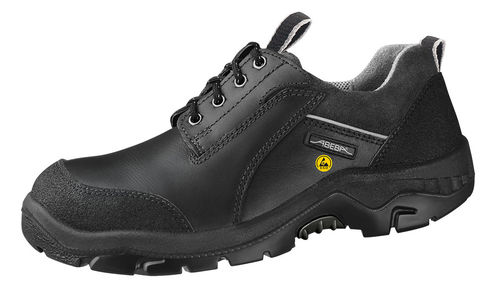 Safety lace-up shoe with steel toe cap