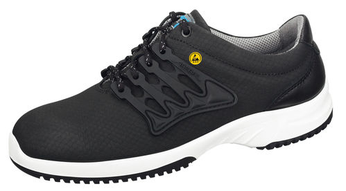 Safety shoe with steel cap